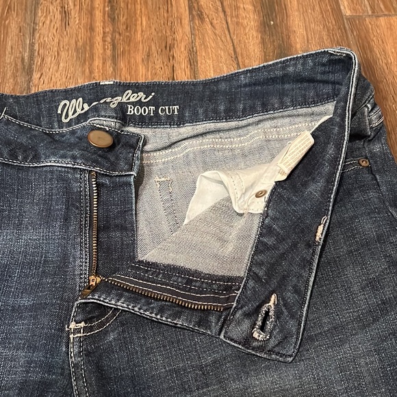 👖 LN Wrangler brand boot cut junior’s jeans - Picture 3 of 8